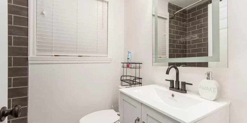 webae82797e-e30c-43fd-9968-4df24a262b7a-Z-1451-1453-Broadview-Ave-020jpg